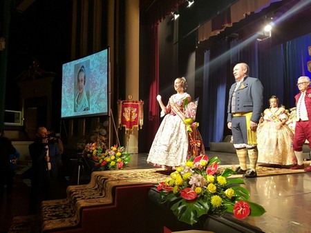 <!--:es--> Ana Isabel Dorado acude al acto de exaltación de la Fallera Mayor Infantil de Alzira<!--:--><!--:va-->Ana Isabel Dorado acudeix a l’acte d’Exaltació de la Fallera Major Infantil d’Alzira<!--:-->